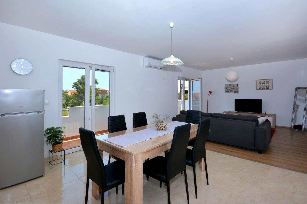 Apartment Wild Rose Подстрана Экстерьер фото