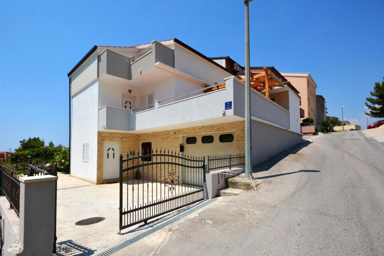 Apartment Wild Rose Подстрана Экстерьер фото