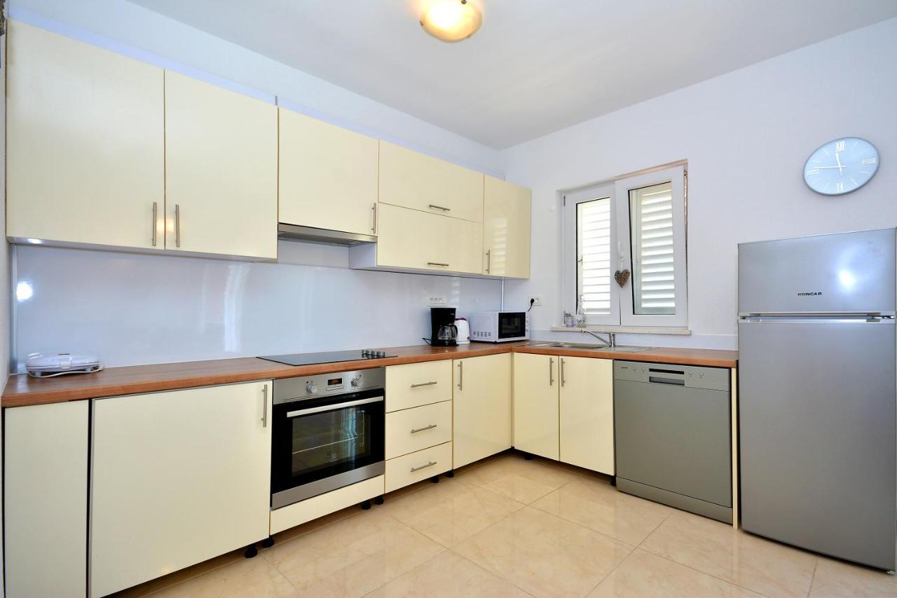 Apartment Wild Rose Подстрана Экстерьер фото
