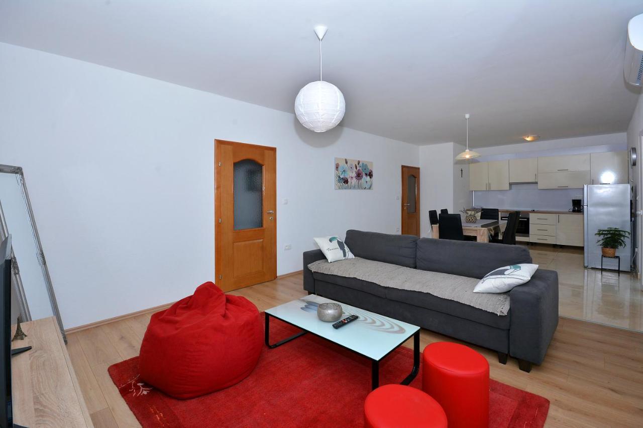Apartment Wild Rose Подстрана Экстерьер фото