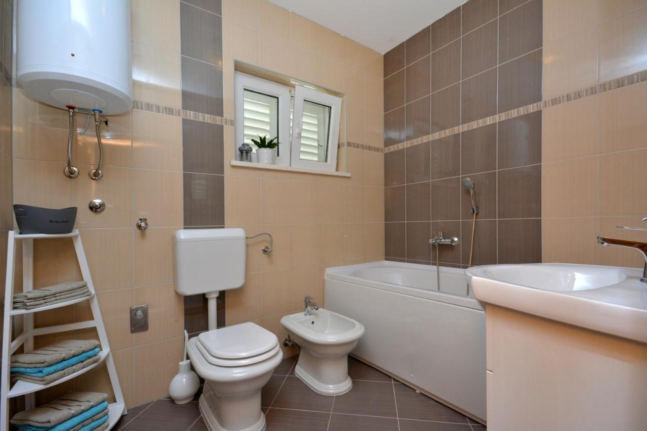 Apartment Wild Rose Подстрана Экстерьер фото