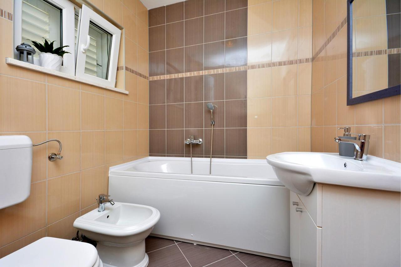 Apartment Wild Rose Подстрана Экстерьер фото